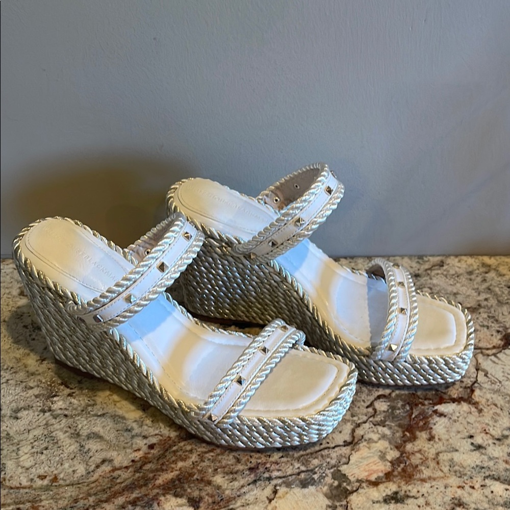 White House Black Market White Wedge Sandals (size 8)